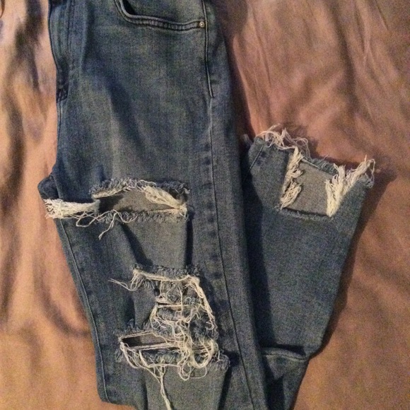 Distressed Jeans - Picture 3 of 7